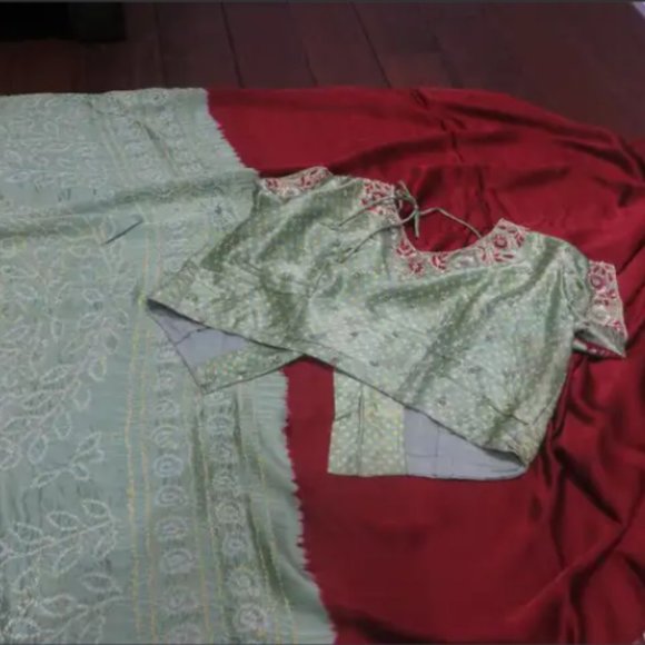 green and red sari with marble detail - Picture 1 of 3